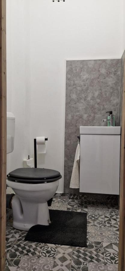Zenloft Apartman エゲル エクステリア 写真